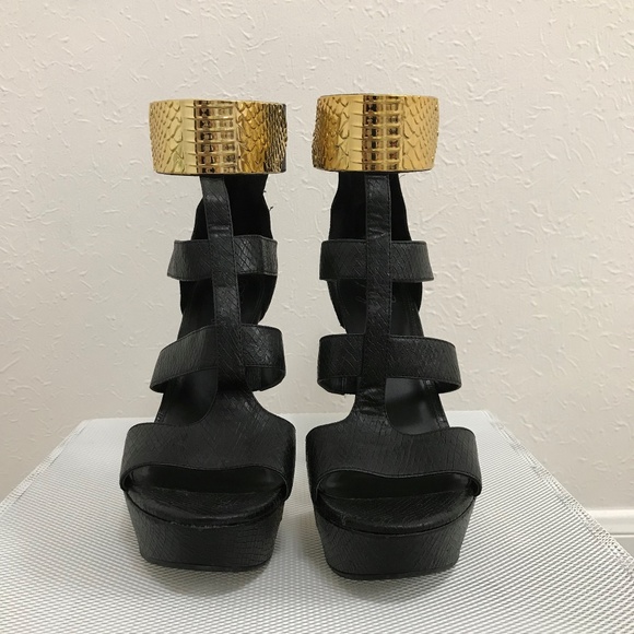 5.5" Black & Gold Heels - Picture 1 of 4